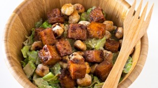 Caesar salad vegana e senza glutine